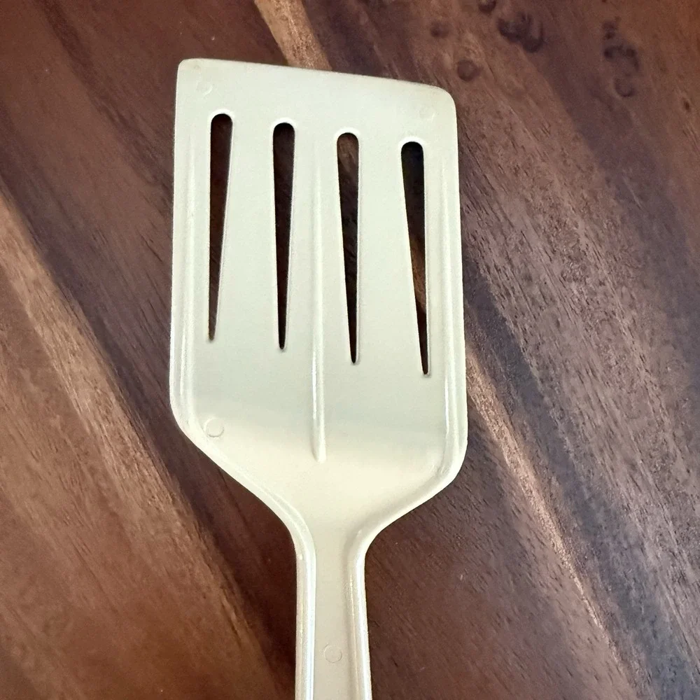 Hutzler Lo-Pol Nylon Spatula Turner No 717 Ivory‎ Slotted  Angled Heat Resistant